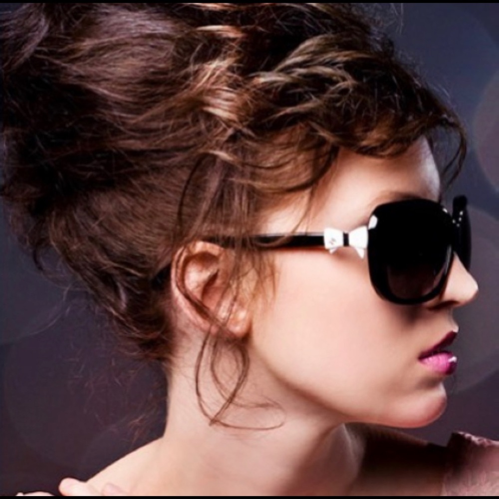 CHANEL White Bow Sunglasses *Completed Set